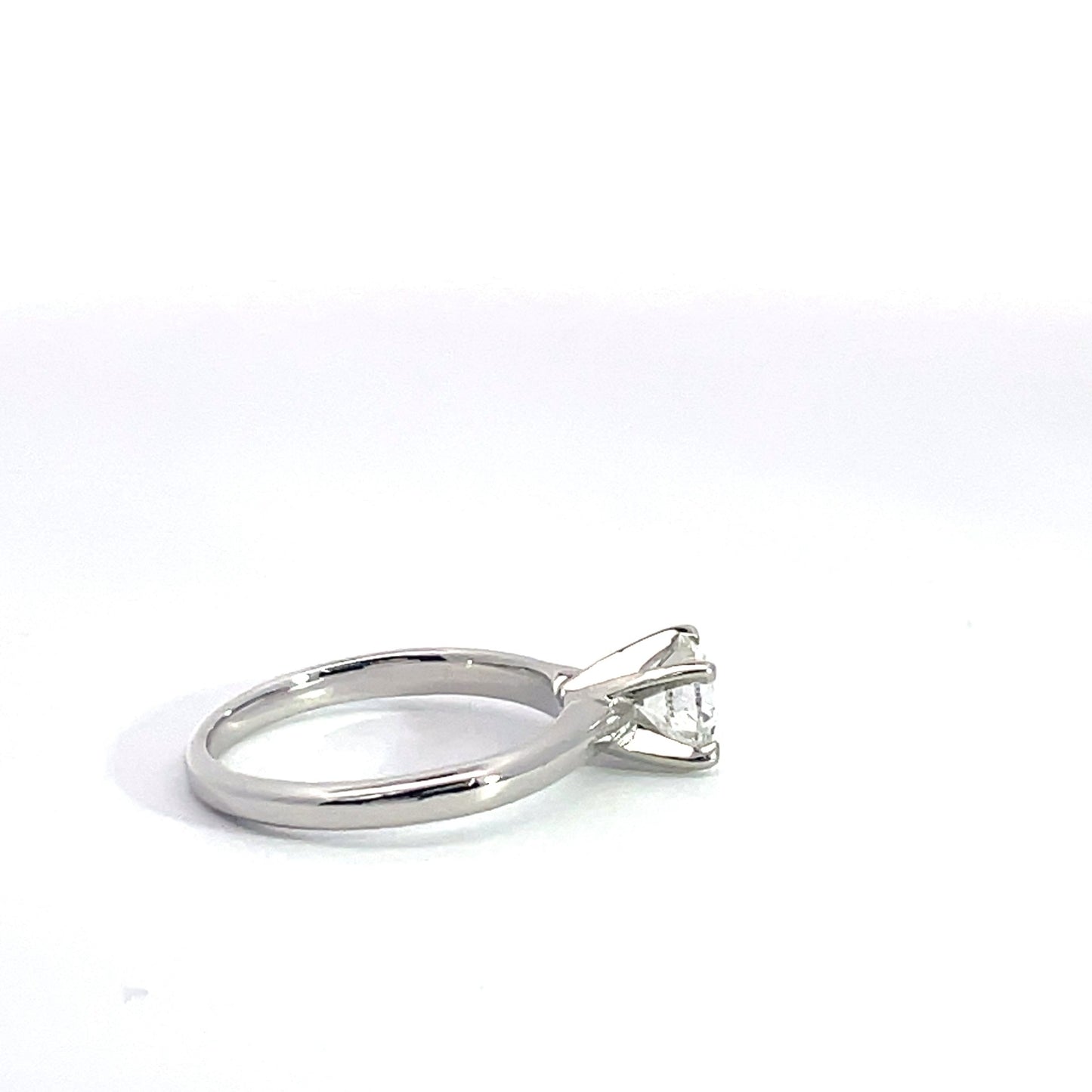 18kt White Gold Solitaire Diamond Engagement Ring 0.70ctw