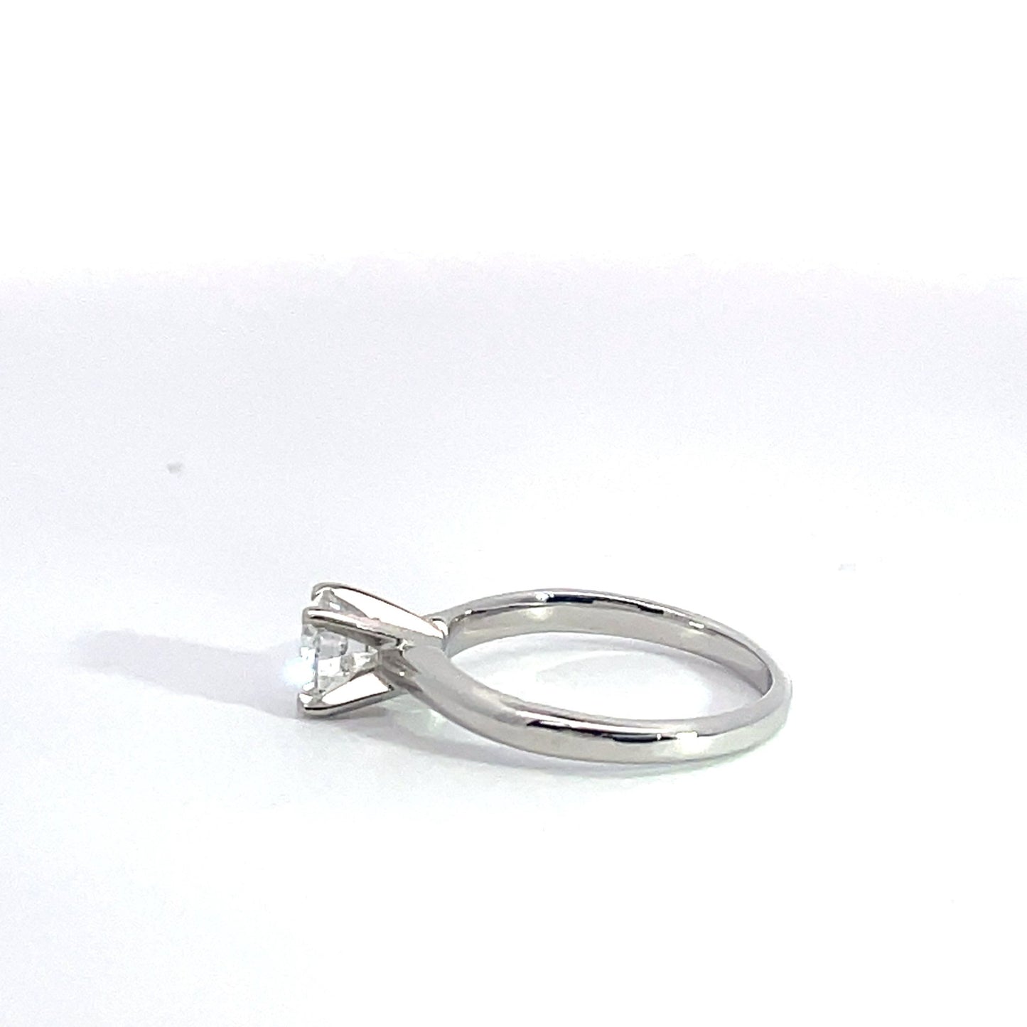 18kt White Gold Solitaire Diamond Engagement Ring 0.70ctw